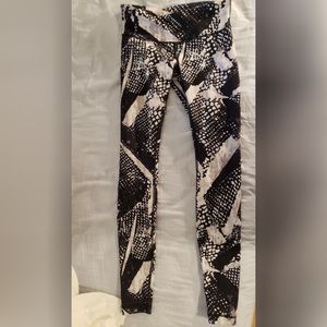 Lululemon size 6 wunderpant